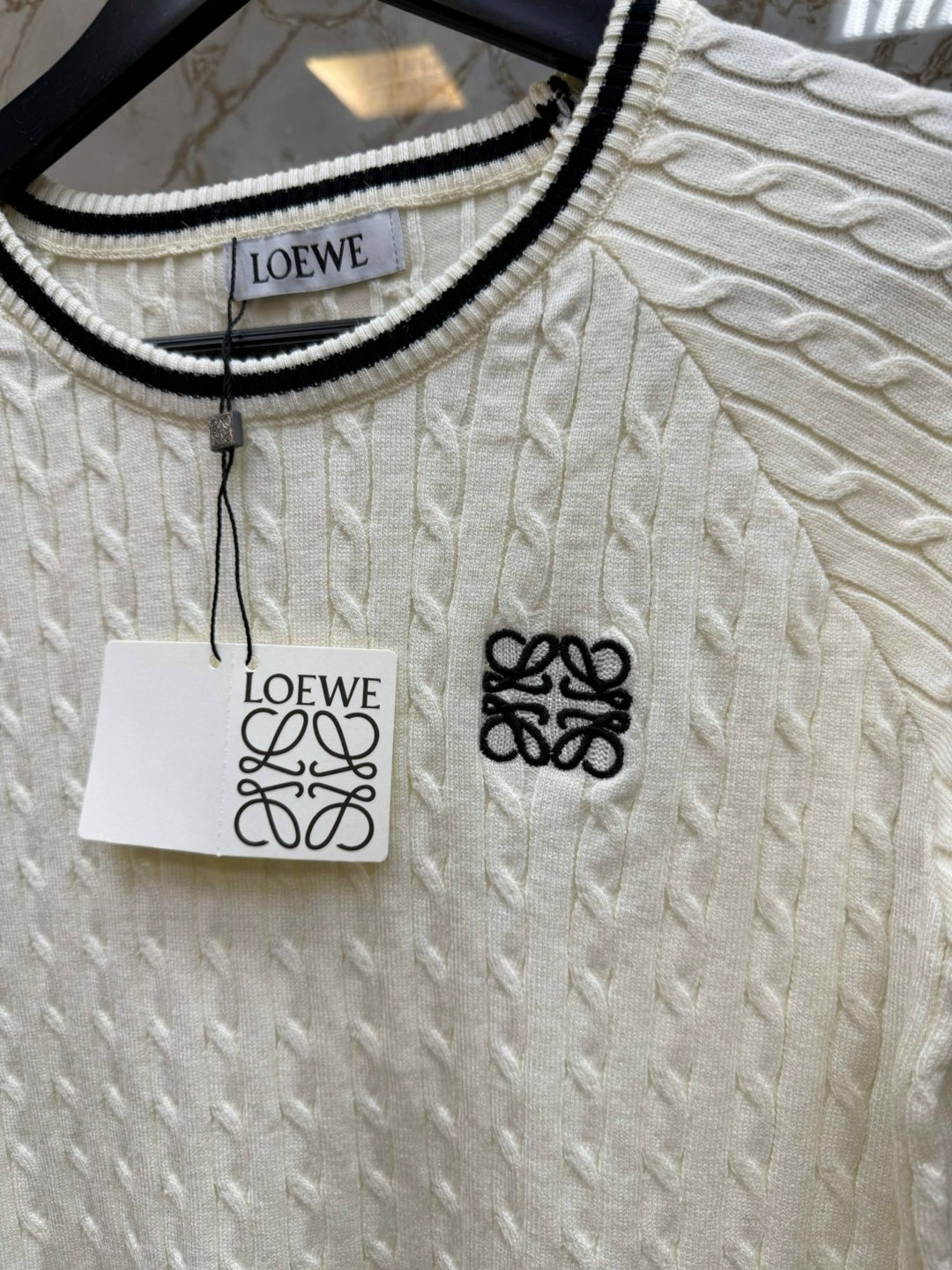 свитер loewe,повседневный свитер с круглым вырезом loewe,вязаные свитера,свитер,стильный свитер