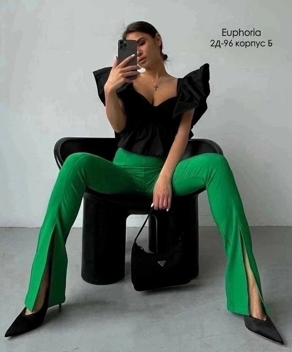 брюки с высокой талией,модные брюки,розовые брюки,элегантные брюки,брюки с разрезам