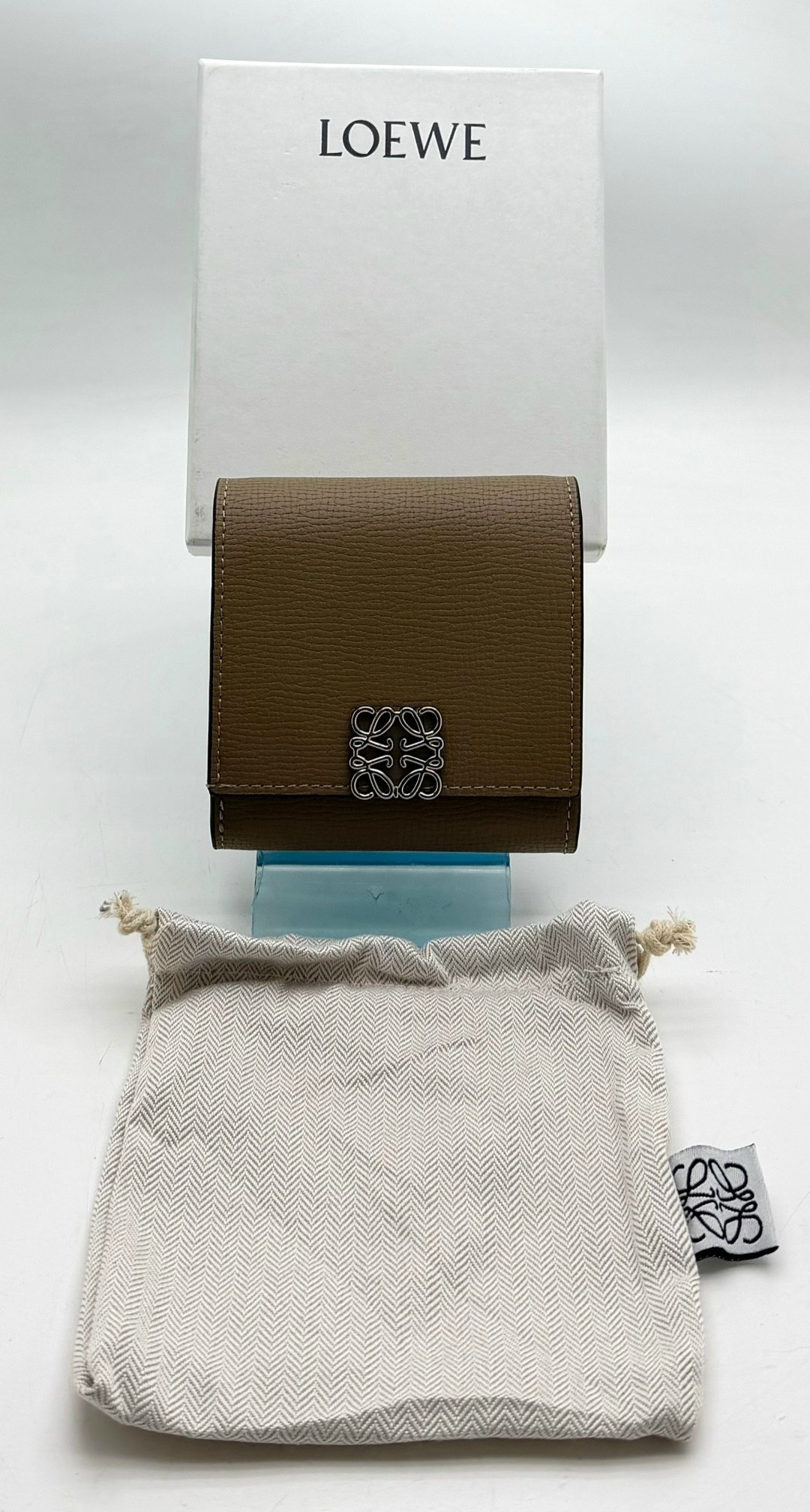 кошелек loewe,loewe ag,кошелек женский,компактный кошелек,бумажник