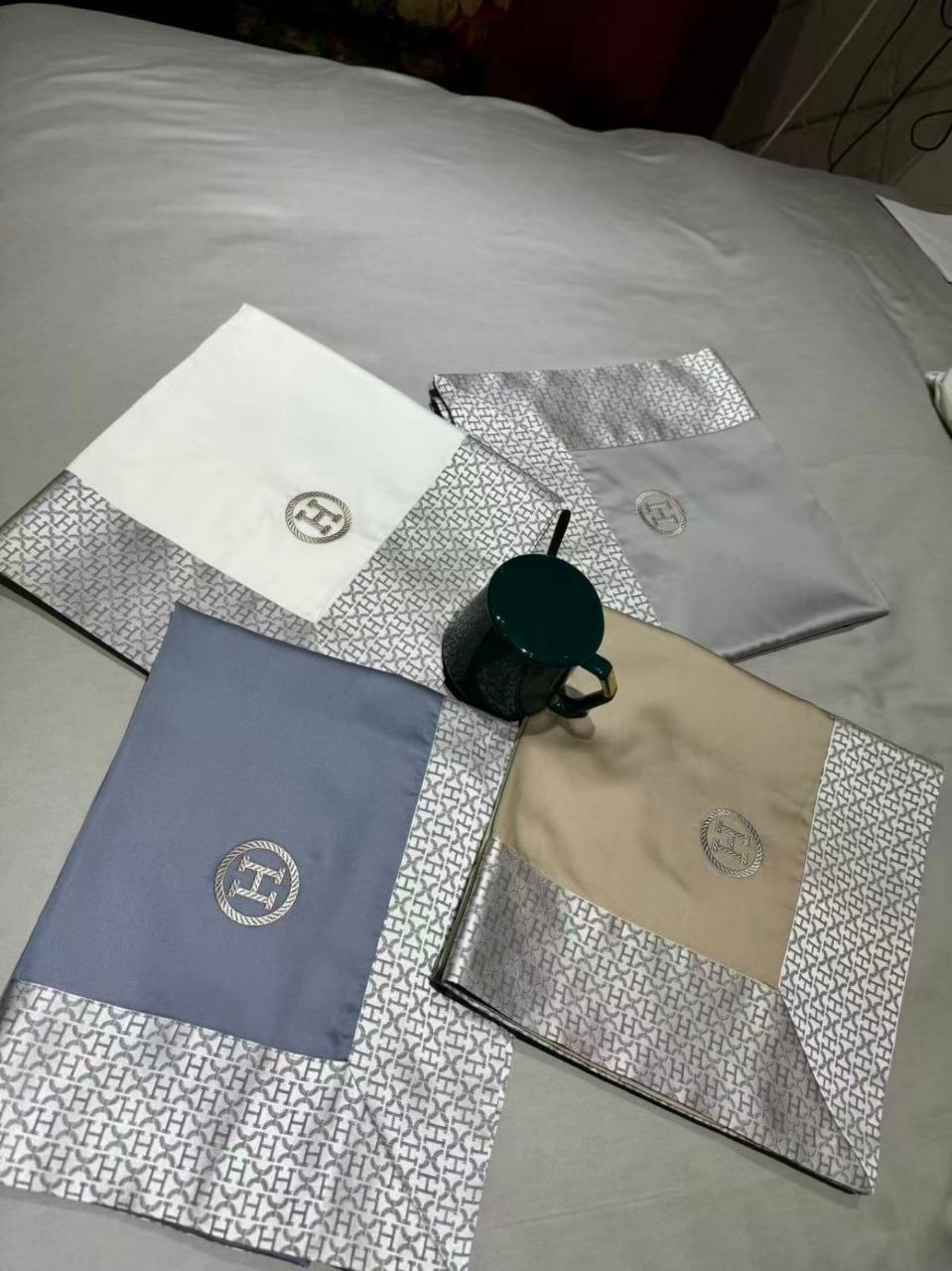 комплект постельного белья hermes,комплект постельного белья,постельное белье люкс,постельное белье,кровать дизайн