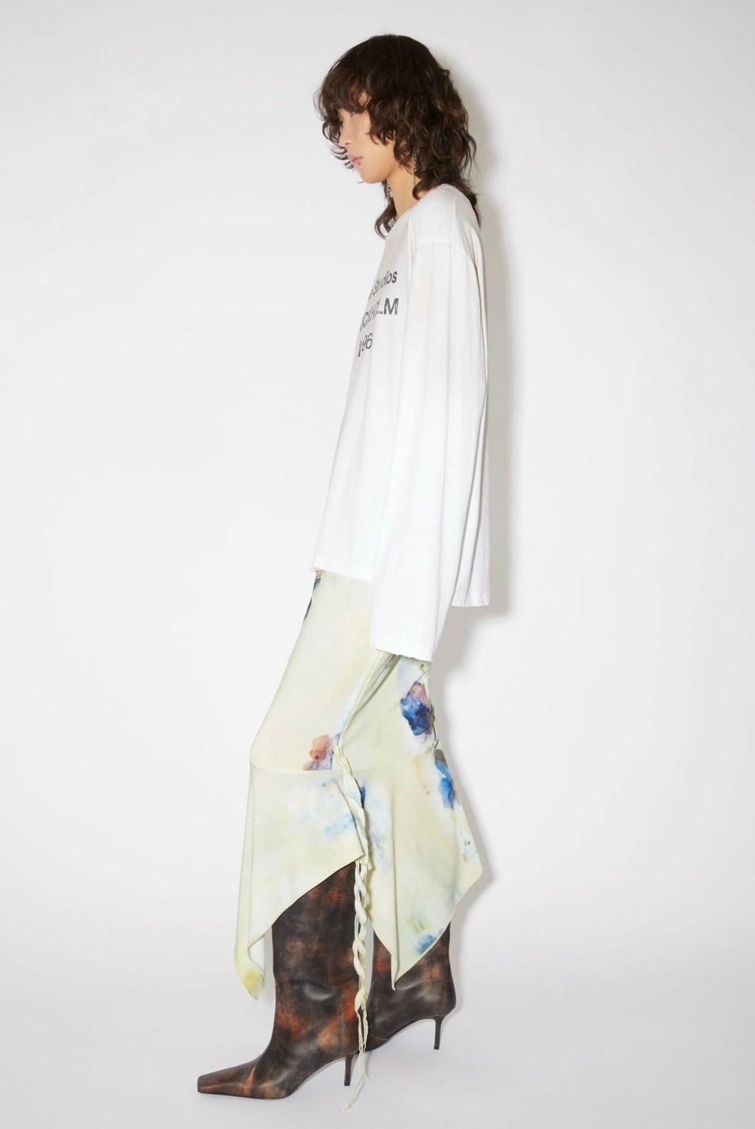 лонгслив acne studios stockholm 1996,лонгслив acne studios,acne studios stockholm 1996,футболка с длинным рукавом с принтом off-white acne studios,лонгслив acne studios стокгольм 1996