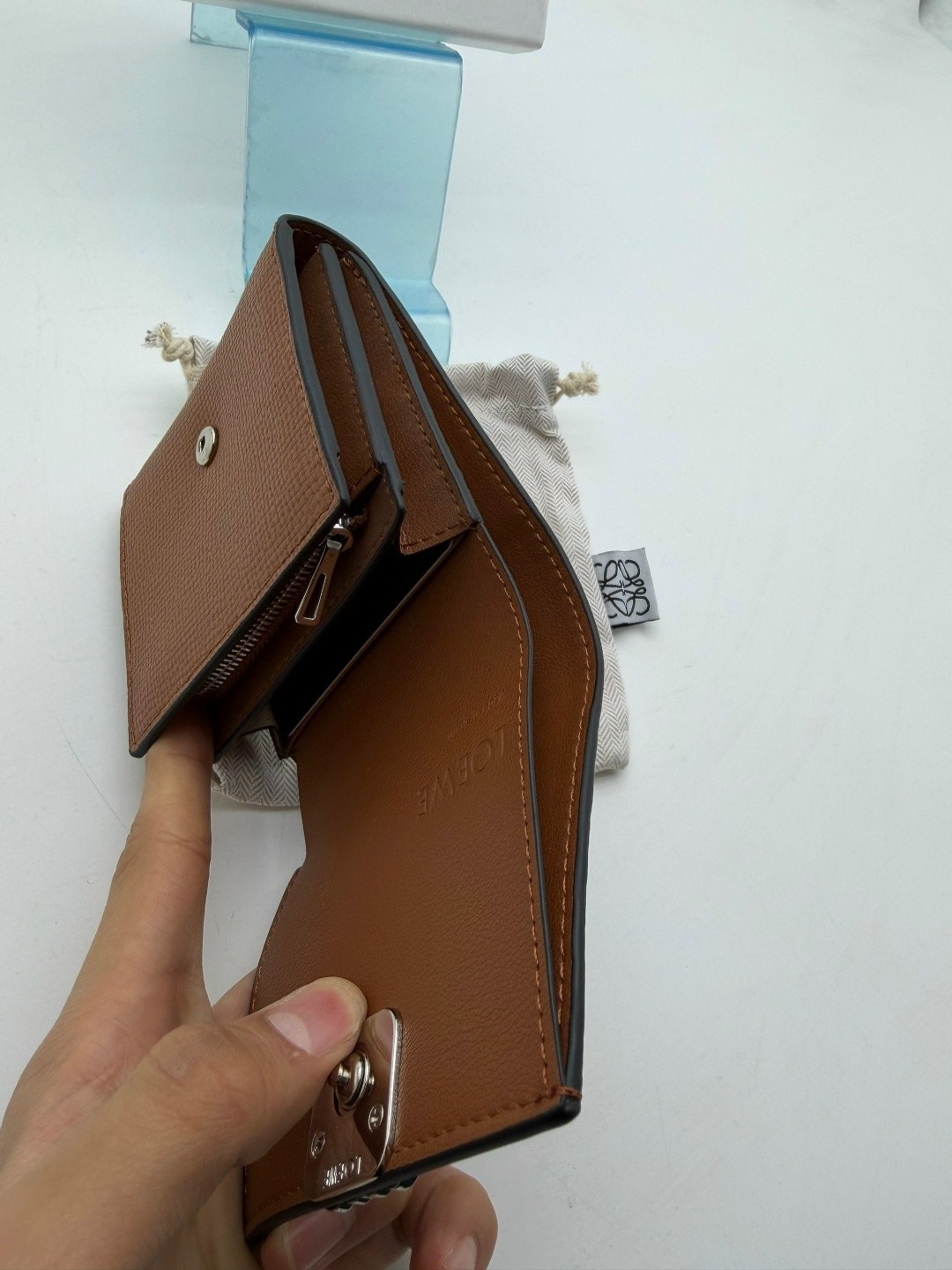кошелек loewe,loewe ag,кошелек женский,компактный кошелек,бумажник