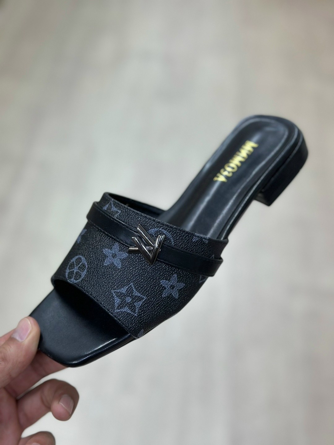 ,женские шлепанцы,тапки луи витон,женские шлепки,louis vuitton шлепанцы