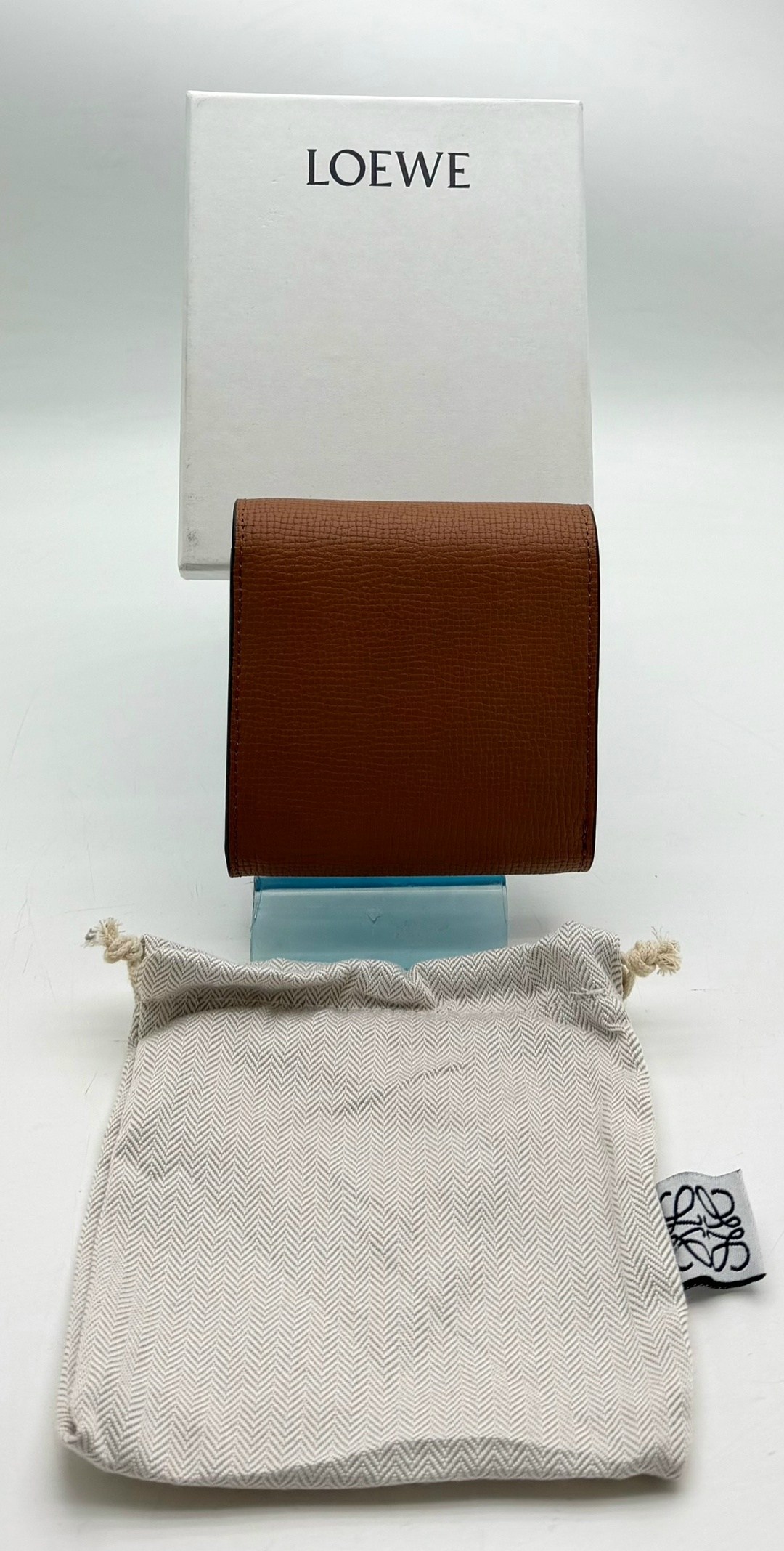 кошелек loewe,loewe ag,кошелек женский,компактный кошелек,бумажник