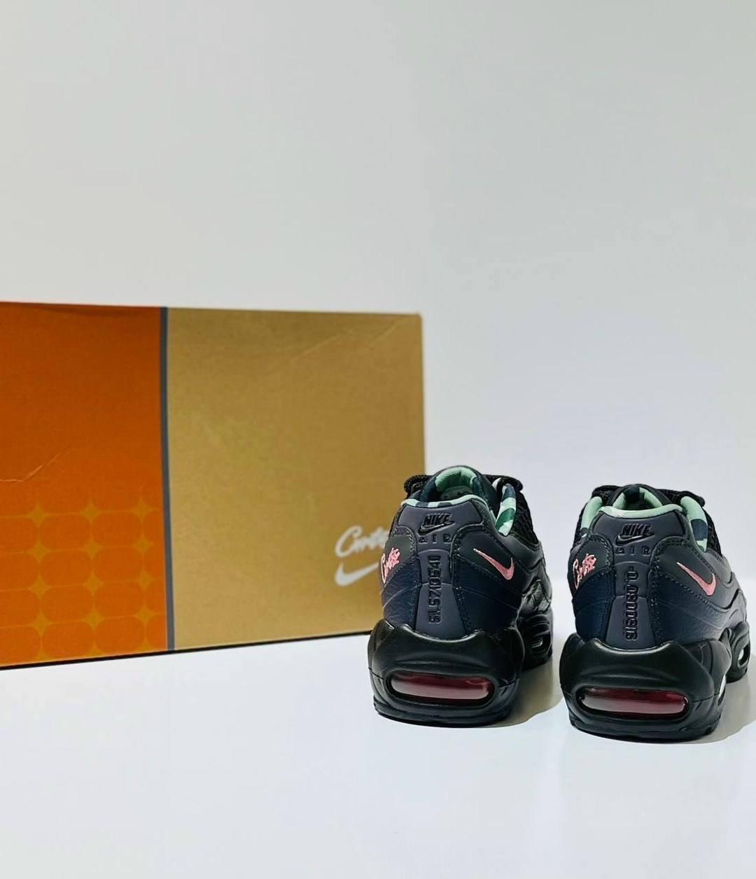 nike кроссовки air max 95 pink beam из коллаборации с corteiz черный,кроссовки nike air max 95,nike air max 95 corteiz,кроссовки,фирменные кроссовки