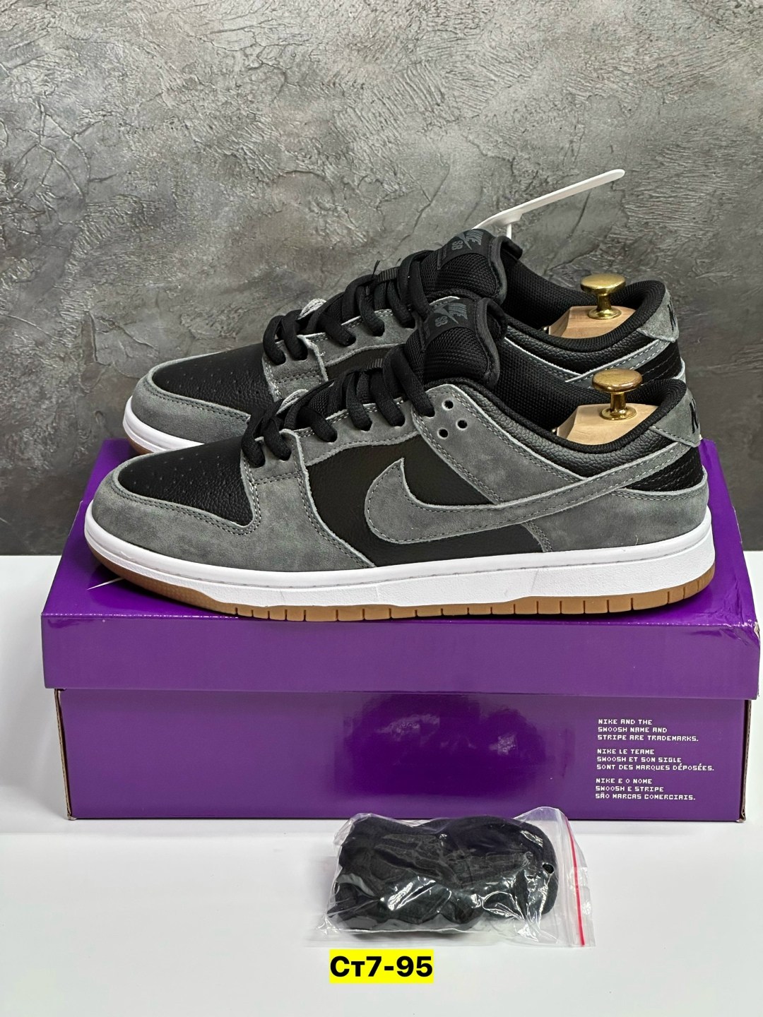 nike sb dunk low dark grey black gum,кроссовки nike sb dunk low,кроссовки nike sb dunk low pro,кроссовки мужские nike sb dunk low,кроссовки nike sb dunk low dark grey black gum
