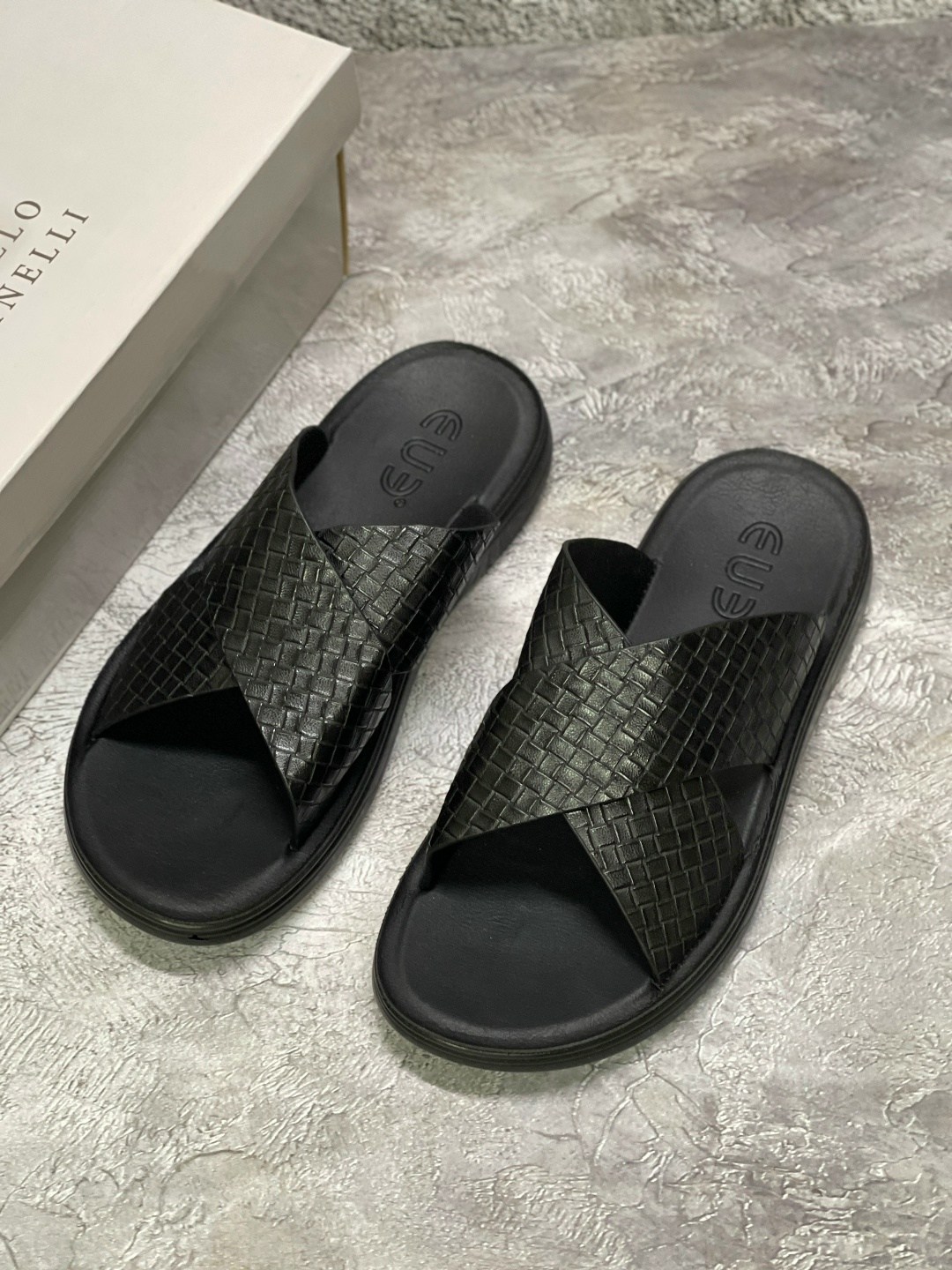 кожаные шлепанцы bottega veneta,шлепки боттега венета,шлепанцы боттега венета,шлепанцы bottega veneta,шлепанцы bottega veneta мужские