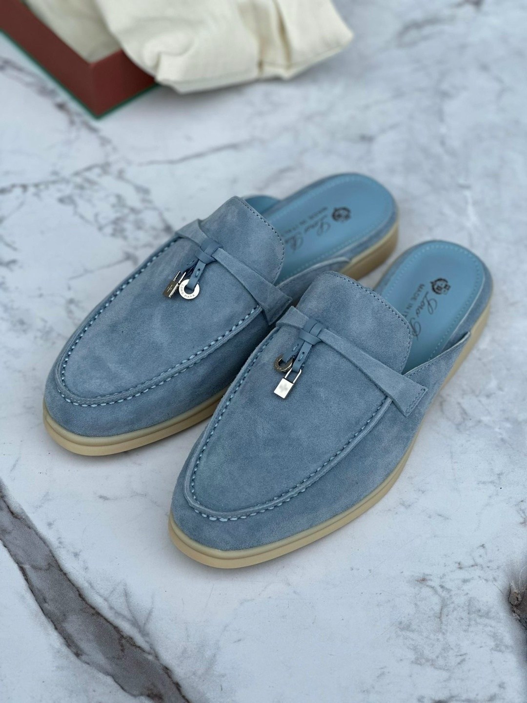 loro piana мюли,,туфли ,женские замшевые мюли loro piana голубые,мюли женские