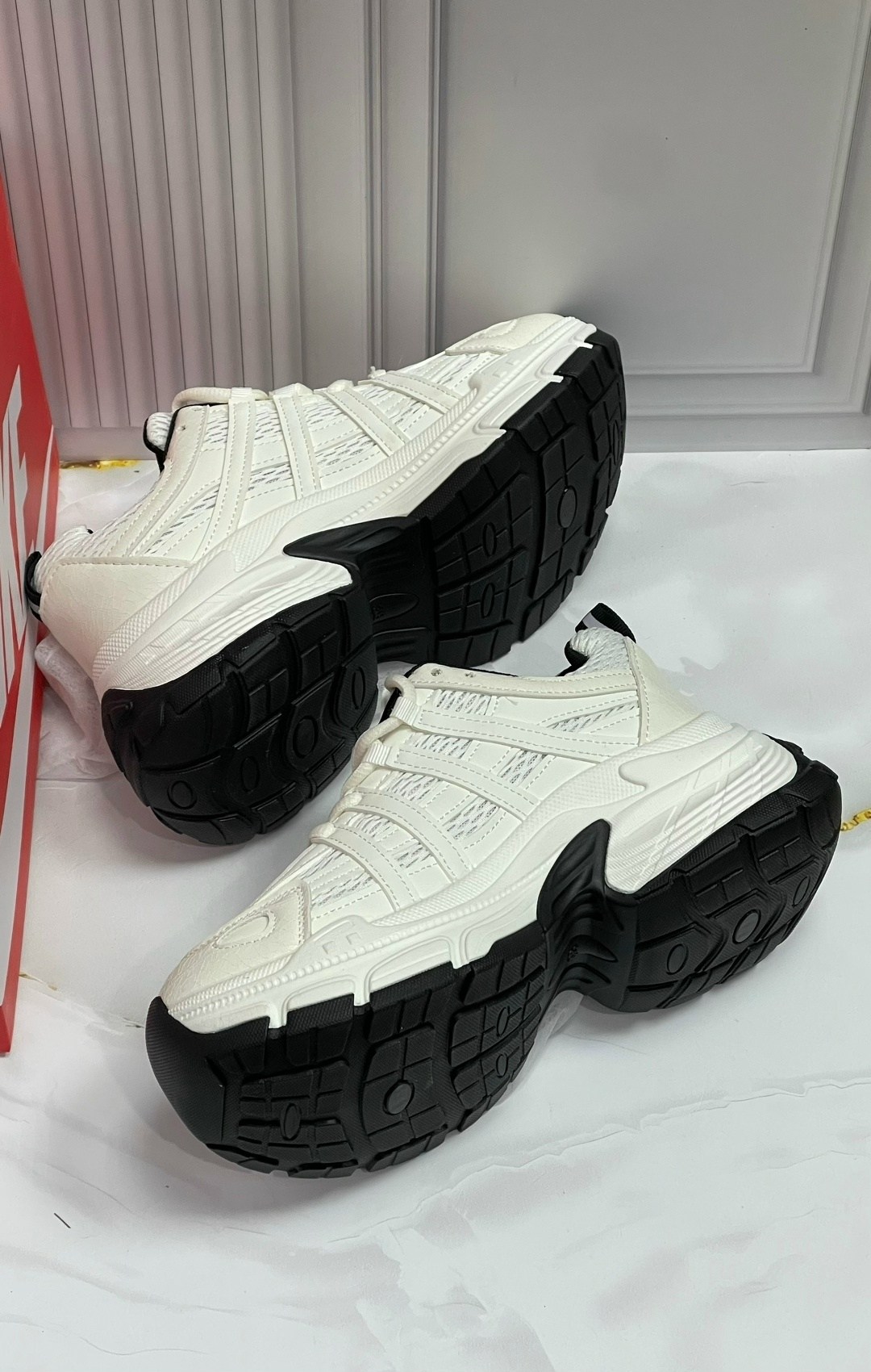 кроссовки,женские кроссовки,спортивная ,nike кроссовки,nike initiator white black y2k running casual size 9.5 shoes