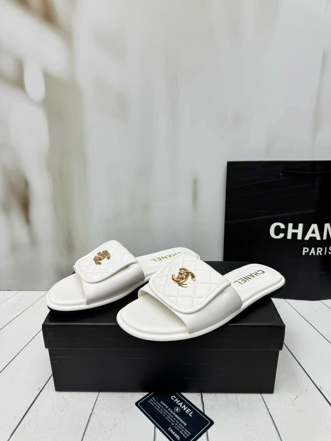 шлепанцы chanel,тапочки chanel,тапочки женские chanel,шлепки шанель,шлепанцы женские