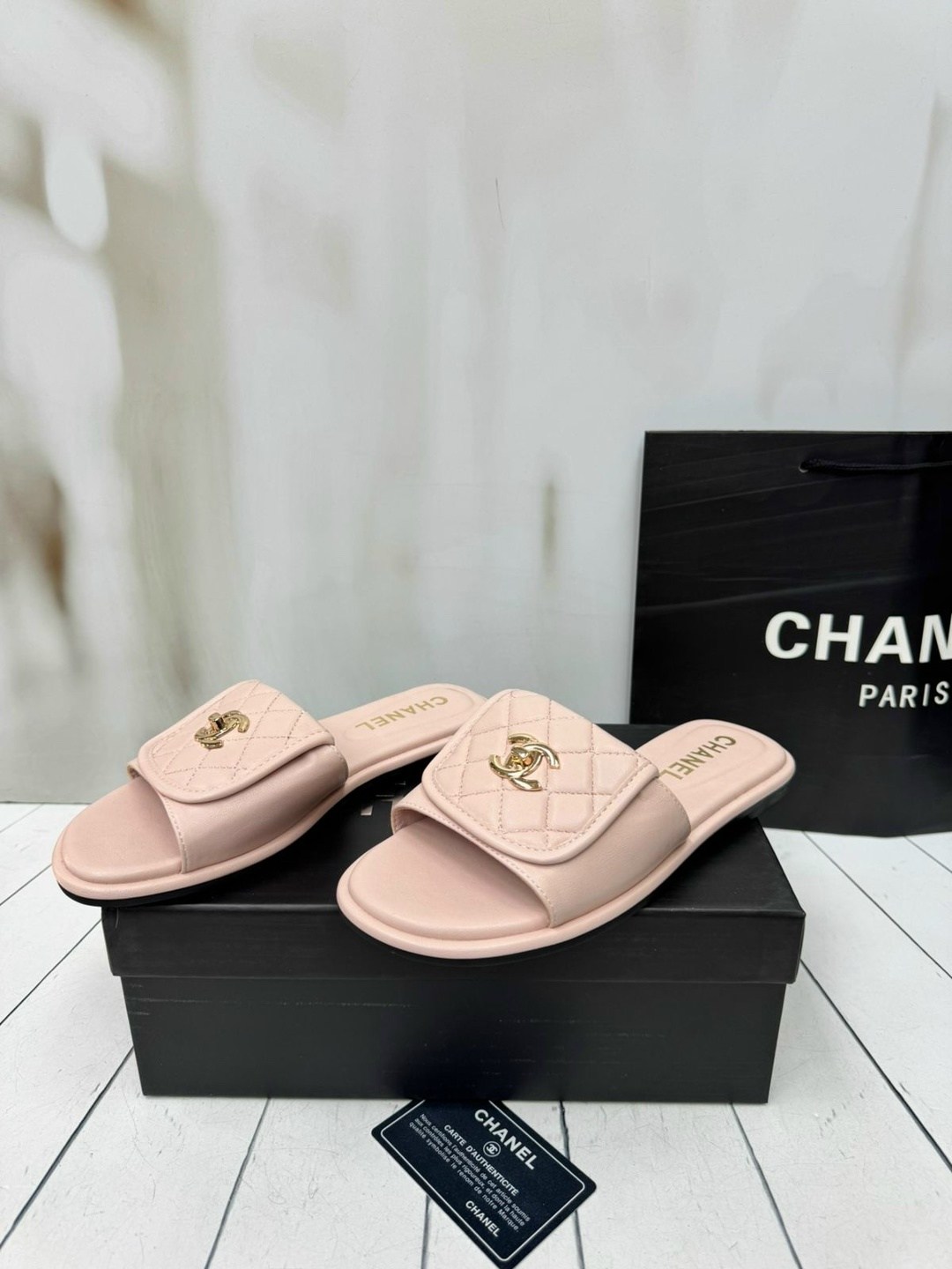шлепанцы chanel,тапочки chanel,тапочки женские chanel,шлепки шанель,шлепанцы женские