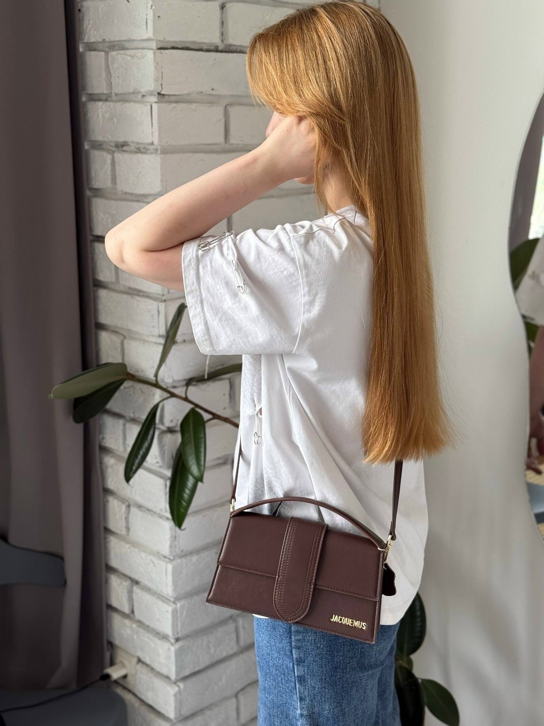сумка jacquemus,сумка-тоут le grand bambino jacquemus черный,сумка jacquemus коричневая,женская сумка jacquemus la bambino из натуральной кожи,сумка jacquemus le bambino
