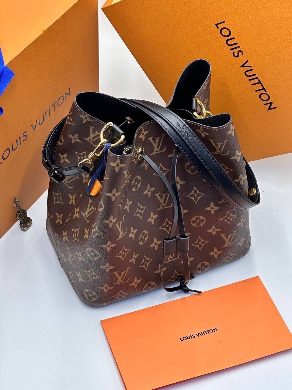 сумка louis vuitton,louis vuitton сумка на плечо,сумка луи виттон,женская сумка louis vuitton,louis vuitton сумка ведро