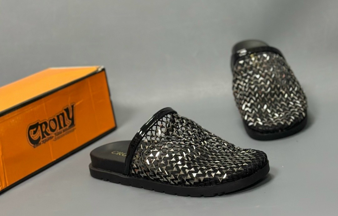 ,мужские шлепанцы,шлепанцы женские,модные тапочки,шлепанцы летние