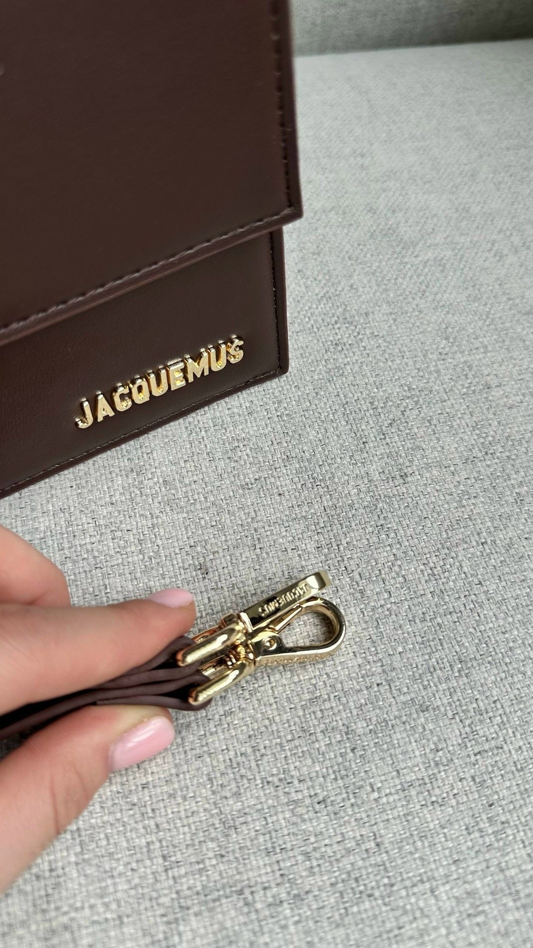 сумка jacquemus,сумка-тоут le grand bambino jacquemus черный,сумка jacquemus коричневая,женская сумка jacquemus la bambino из натуральной кожи,сумка jacquemus le bambino