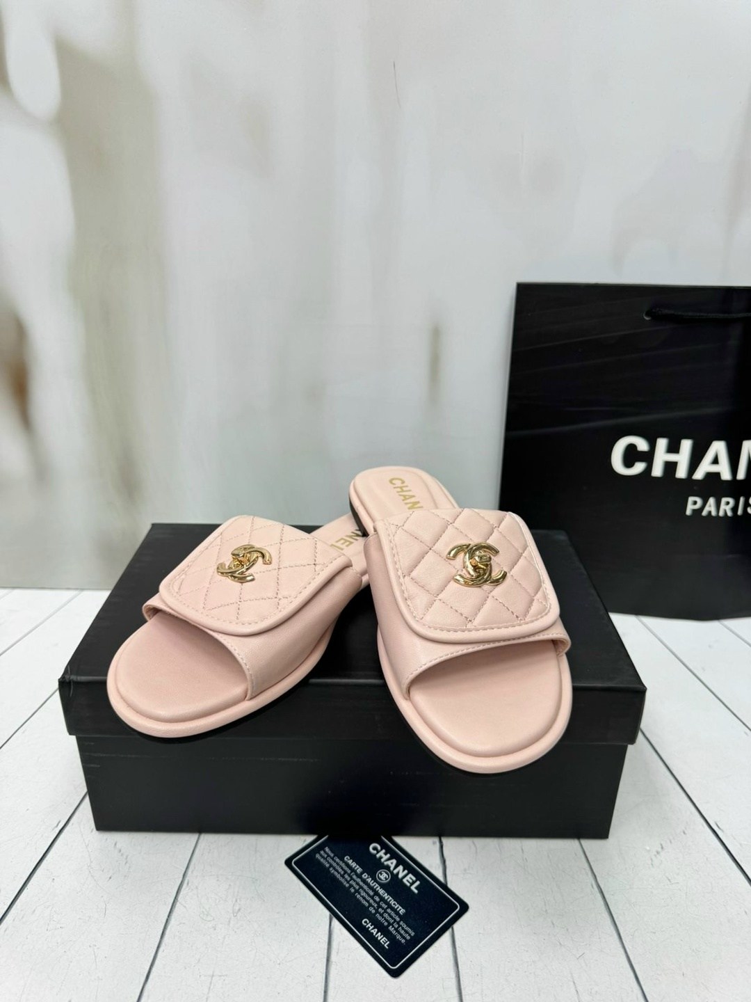 шлепанцы chanel,тапочки chanel,тапочки женские chanel,шлепки шанель,шлепанцы женские