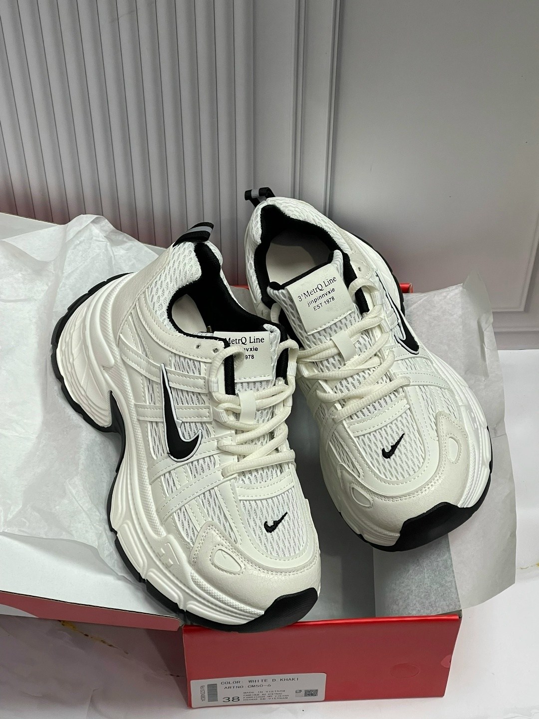 кроссовки,женские кроссовки,спортивная ,nike кроссовки,nike initiator white black y2k running casual size 9.5 shoes