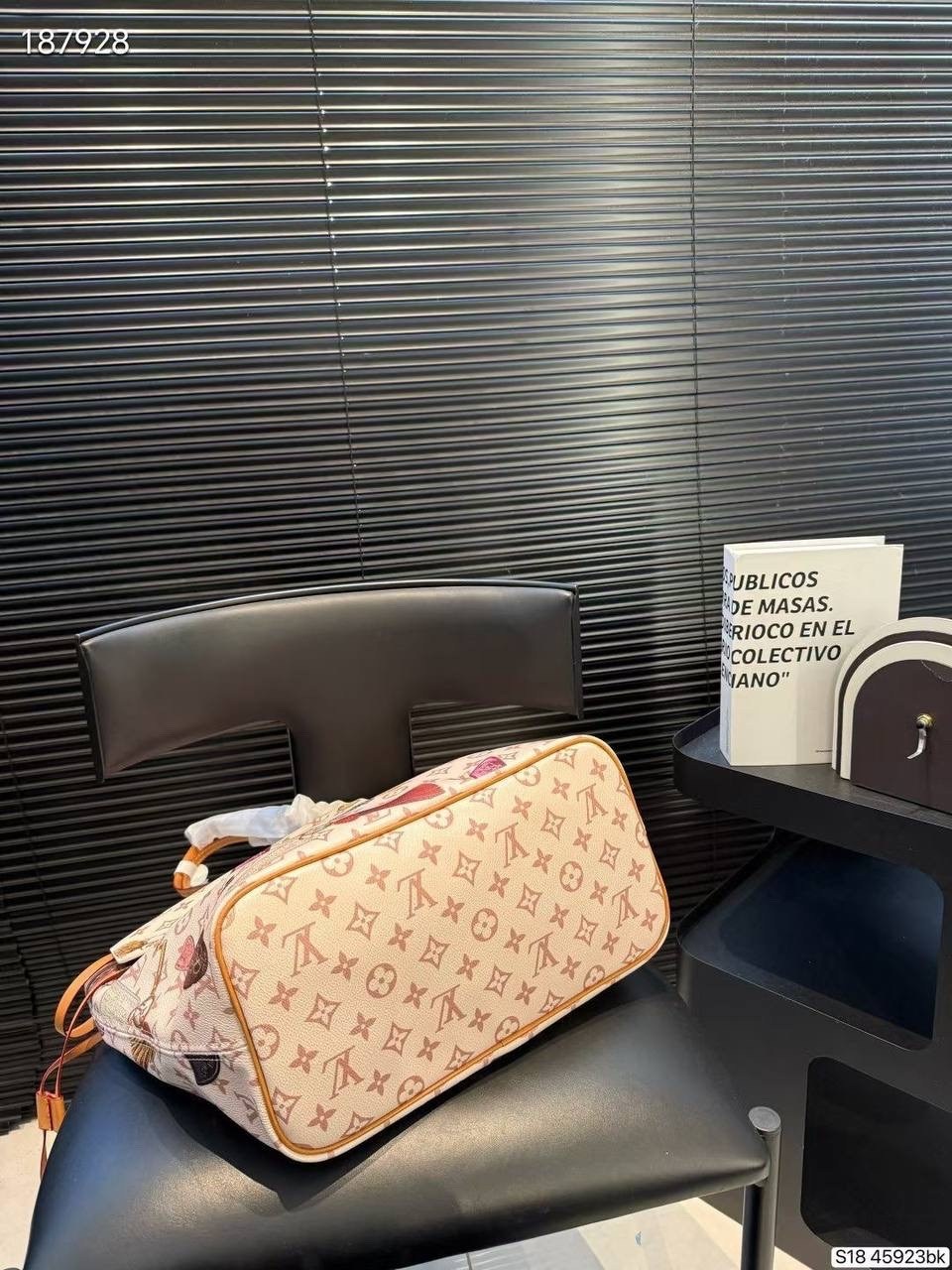 женская сумка louis vuitton,лимитированные сумки луи виттон,louis vuitton сумка,сумка шоппер луи виттон,louis vuitton сумка на плечо
