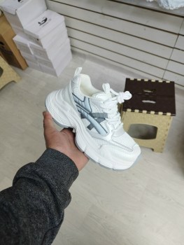 Кроссовки