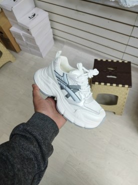 Кроссовки