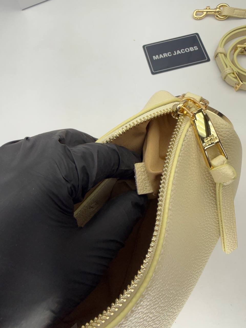 marc jacobs сумка женская,сумка-хобо через плечо marc jacobs,сумка marc jacobs,сумка marc jacobs натуральная кожа,сумка-хобо от marc jacobs из натуральной кожи