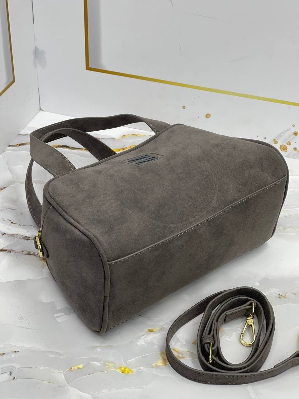 женская сумка miu miu,замшевая чёрная сумка miu miu 23x13 см,miu miu сумка,miu miu замшевая чёрная сумка 28x13 см,сумка miu miu женская на плечо замшевая