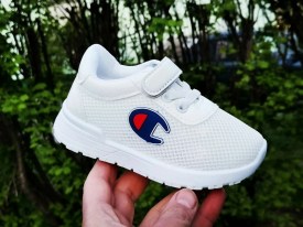 Кроссовки