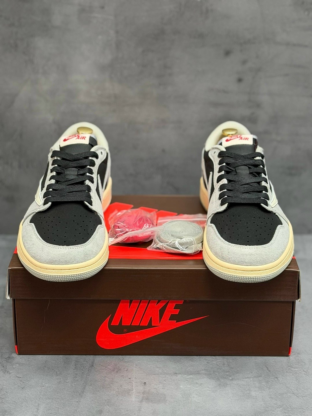 кроссовки nike air jordan 1 low x travis scott,кроссовки travis scott x air jordan 1 low,nike air jordan 1 low travis scott,кроссовки nike travis scott x air jordan 1,кроссовки nike travis scott air j