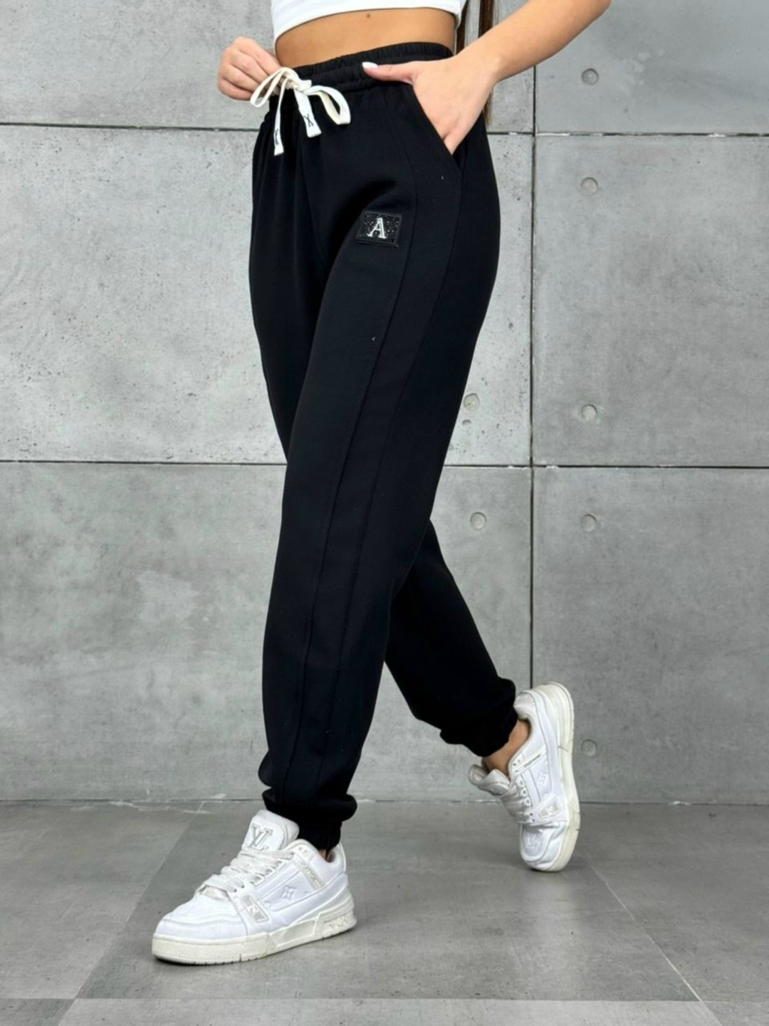 джоггеры женские,спортивные джоггеры,спортивные брюки,брюки спортивные женские,штаны модные
