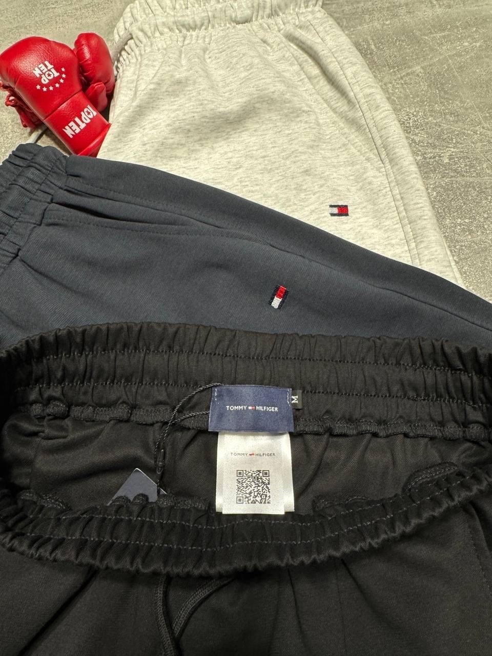 cпортивные брюки tommy hilfiger,брюки мужские tommy hilfiger,спортивные штаны,брюки томми хилфигер мужские зеленые,мужские спортивные брюки tommy hilfiger
