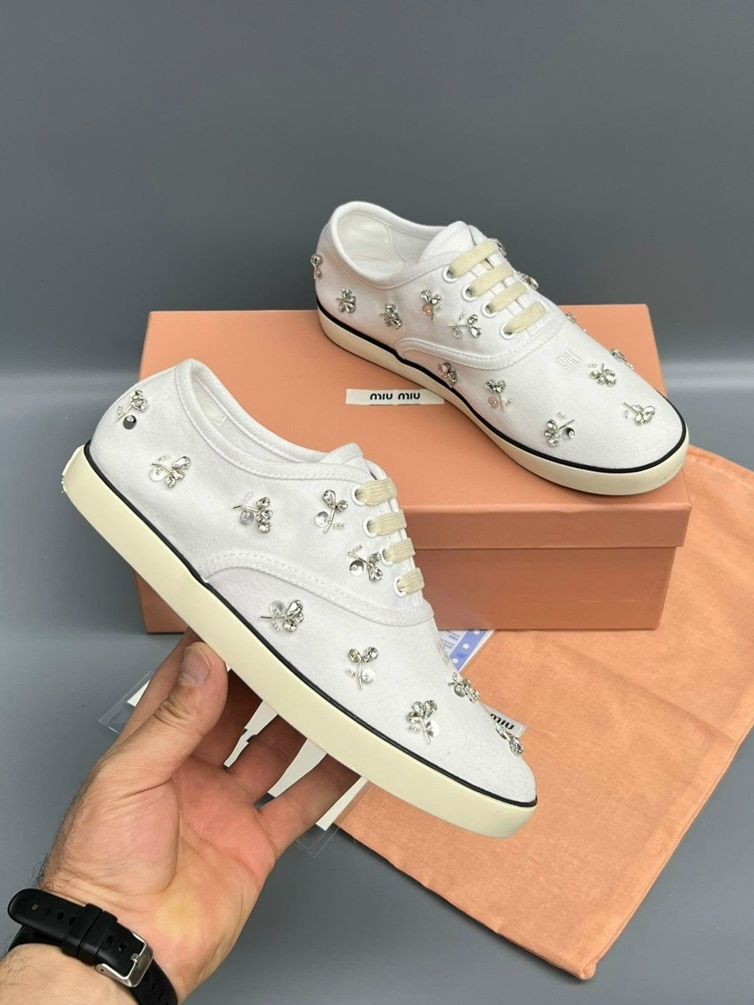 кроссовки женские louis vuitton,луи виттон кеды женские белые,кеды louis vuitton,,кеды louis vuitton frontrow