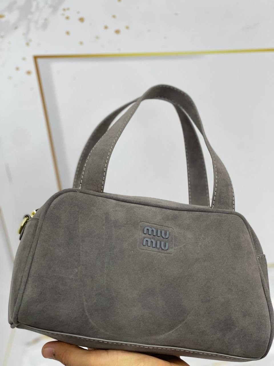 женская сумка miu miu,замшевая чёрная сумка miu miu 23x13 см,miu miu сумка,miu miu замшевая чёрная сумка 28x13 см,сумка miu miu женская на плечо замшевая