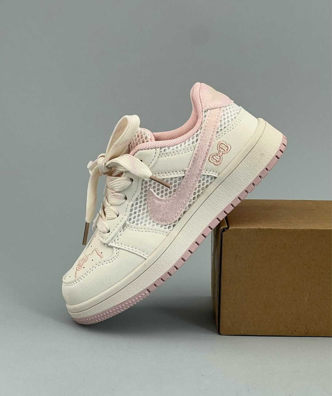 женские кроссовки nike,женские кроссовки,оригинальные кроссовки,nike dunk low pink pigeon,розовые кроссовки