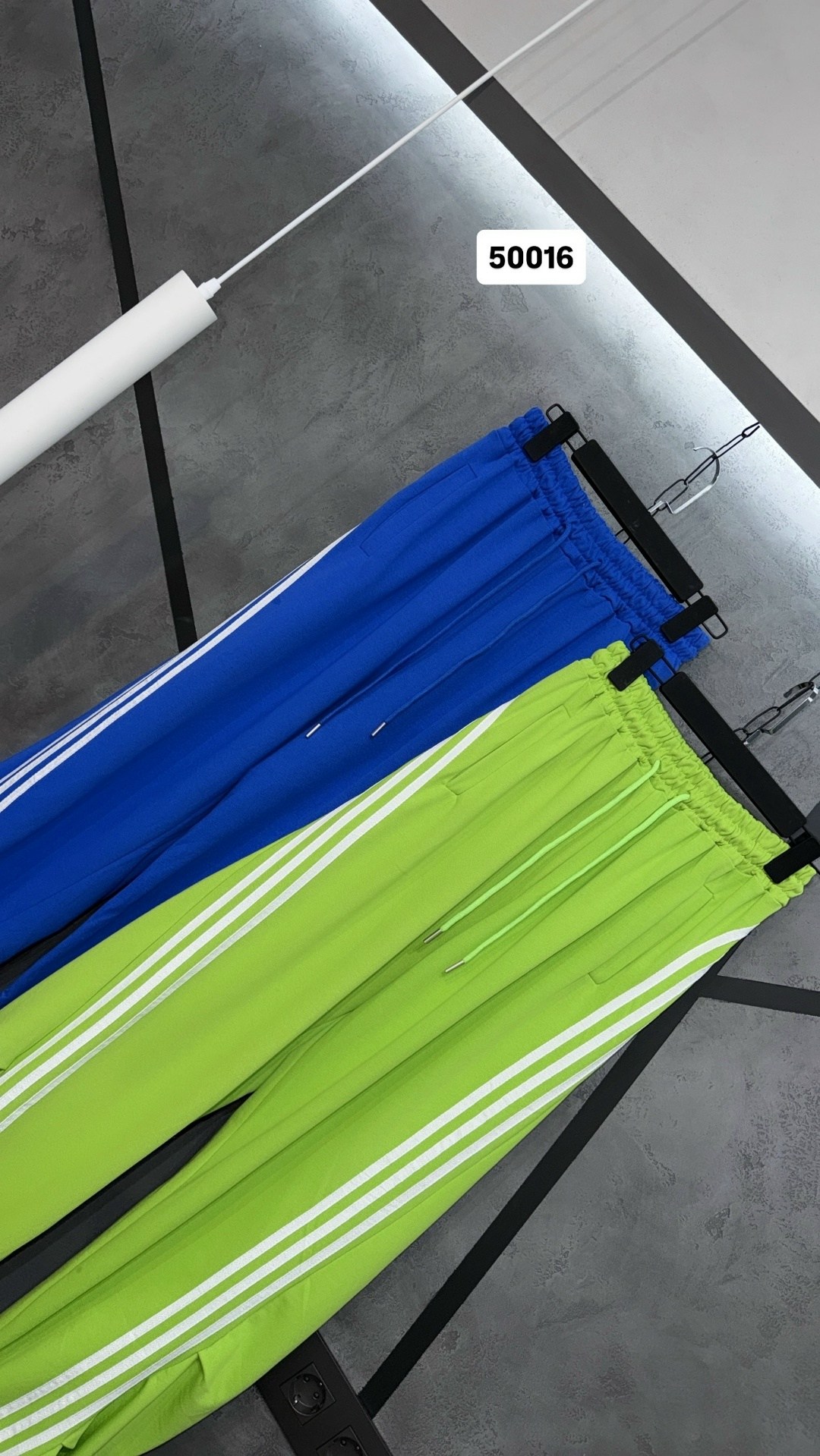 спортивные брюки adidas originals,спортивные штаны,спортивные брюки,спортивные штаны adidas originals,адидас штаны