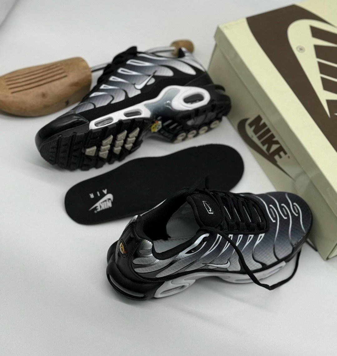 кроссовки nike air max tn plus,nike air max tn plus,кроссовки мужские nike air max tn plus,кроссовки nike air max tn plus ultra белые с серым,кроссовки nike tn plus