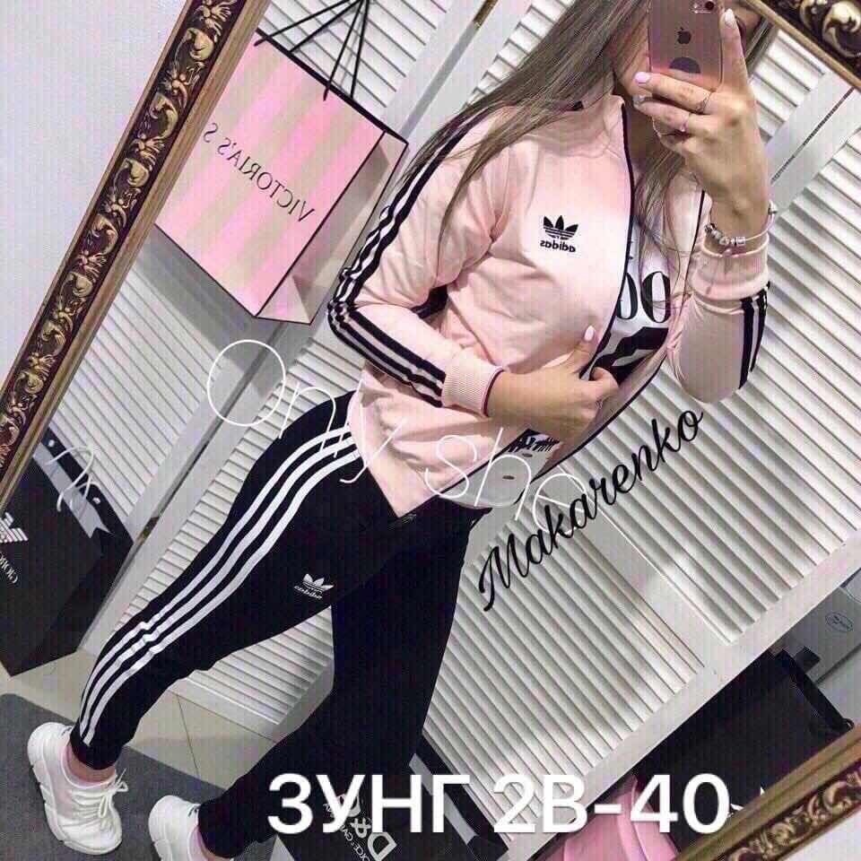 девушки в спортивном костюме adidas красный,женский спортивный костюм,спортивный костюм женский адидас 2022,женский спортивный костюм адидас,модные спортивные костюмы