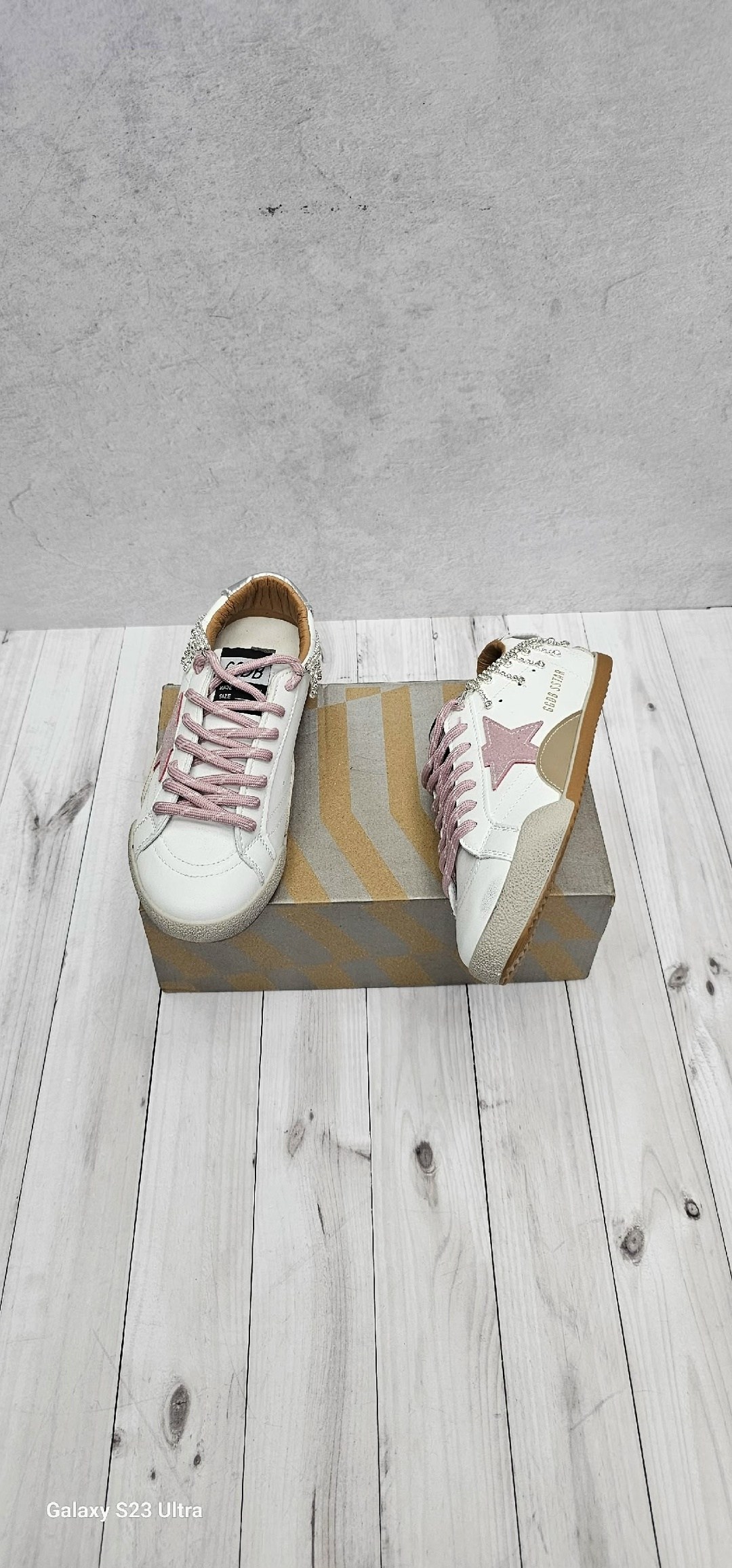 кроссовки golden goose,,golden goose sneakers,кеды golden goose,бело-розовые кроссовки golden goose со звездами