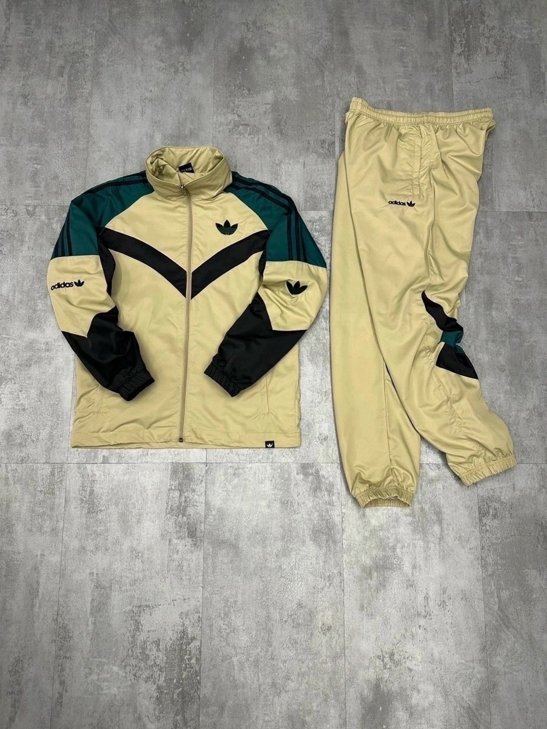 спортивный костюм adidas в стиле 90,спортивный костюм adidas 90х,спортивный костюм adidas из 90-х,спортивный костюм адидас 90,спортивный костюм адидас 90 х