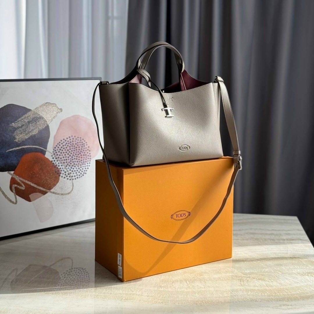 сумка женская tods,сумка,сумка женская брендовая,кожаная сумка тоут с подвеской логотипом tod's коричневый,сумка женская натуральная кожа