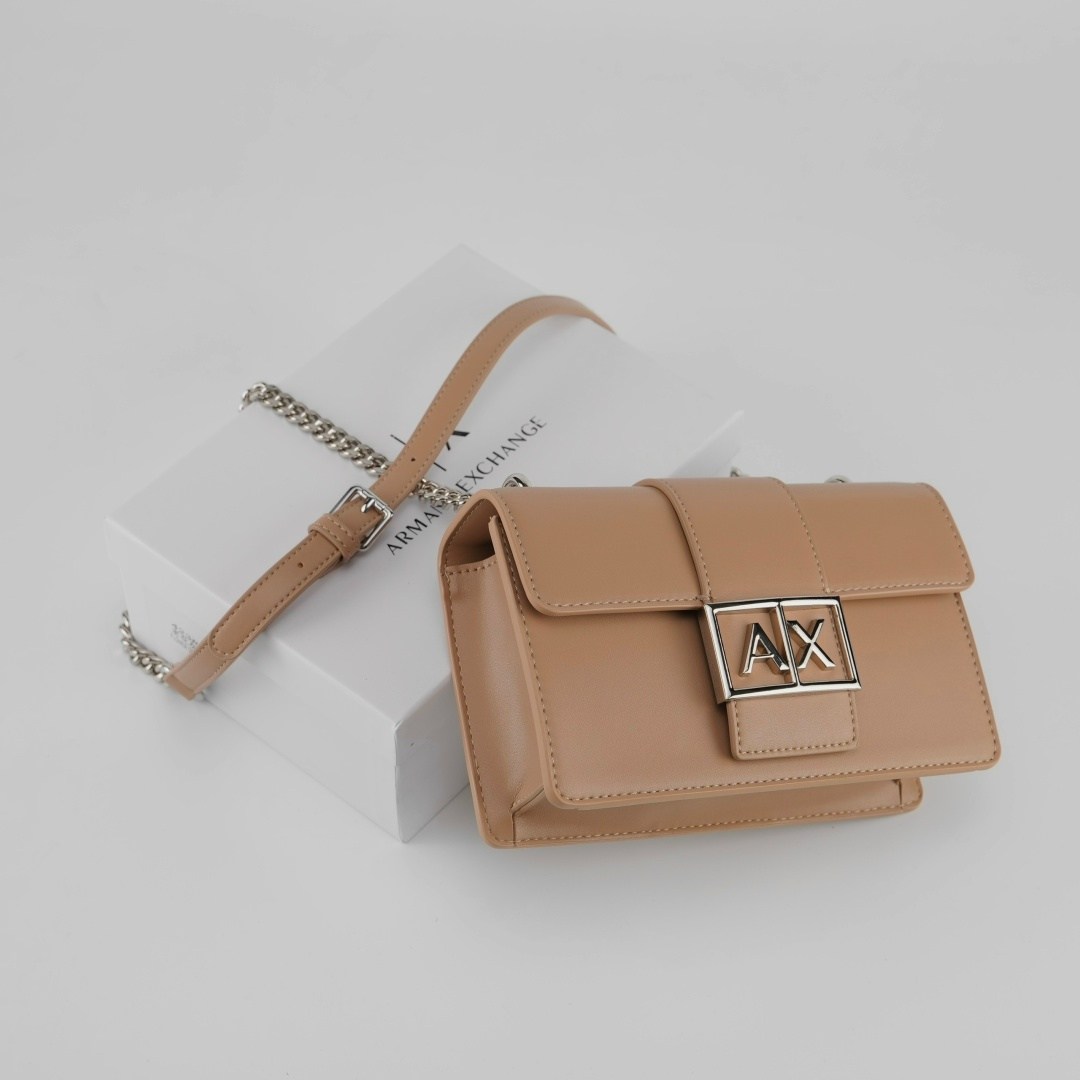 сумка через плечо с логотипом armani exchange,сумка armani exchange,сумки через плечо armani exchange,armani exchange сумка через плечо с металлическим логотипом черный,сумка армани эксчендж