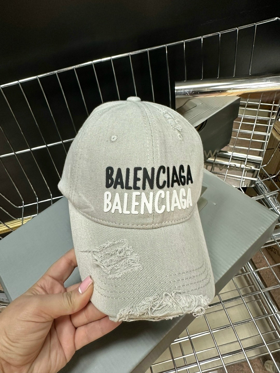 бейсболка balenciaga,бейсболка баленсиага мужская,белая кепка баленсиага,кепка баленсиага,стильная бейсболка