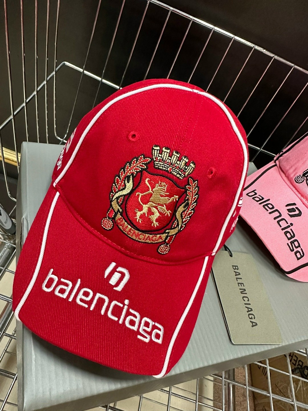 бейсболка balenciaga,кепка баленсиага красная,бейсболка модная,бейсболка кепка,стильная бейсболка