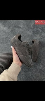 Кроссовки