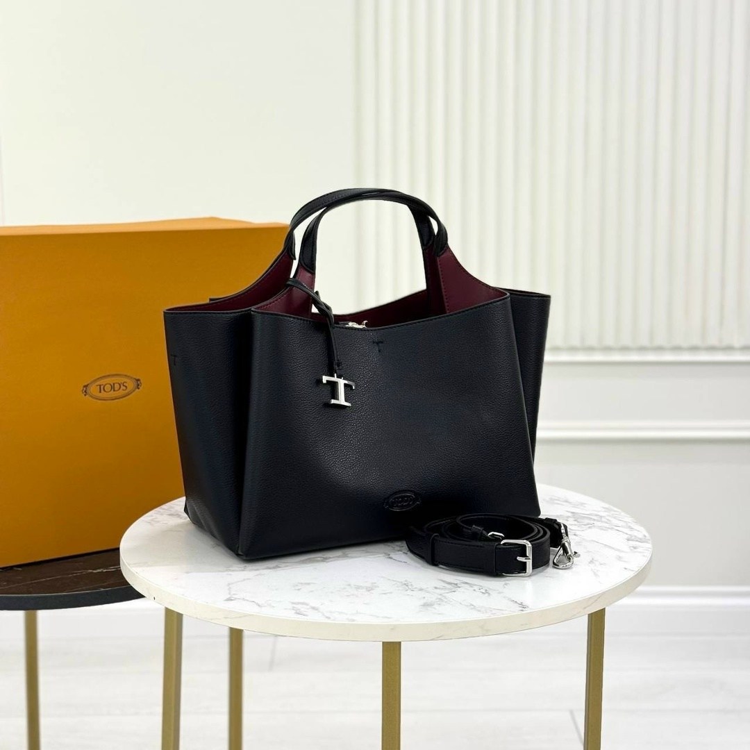 сумка женская tods,сумка,сумка женская брендовая,кожаная сумка тоут с подвеской логотипом tod's коричневый,сумка женская натуральная кожа