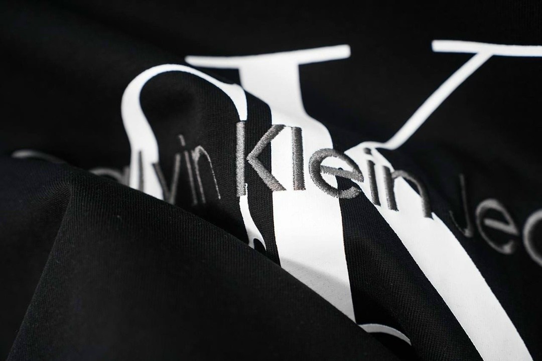 мужская футболка calvin klein,футболки мужские белые,футболки белые,футболки мужские,универсальные футболки