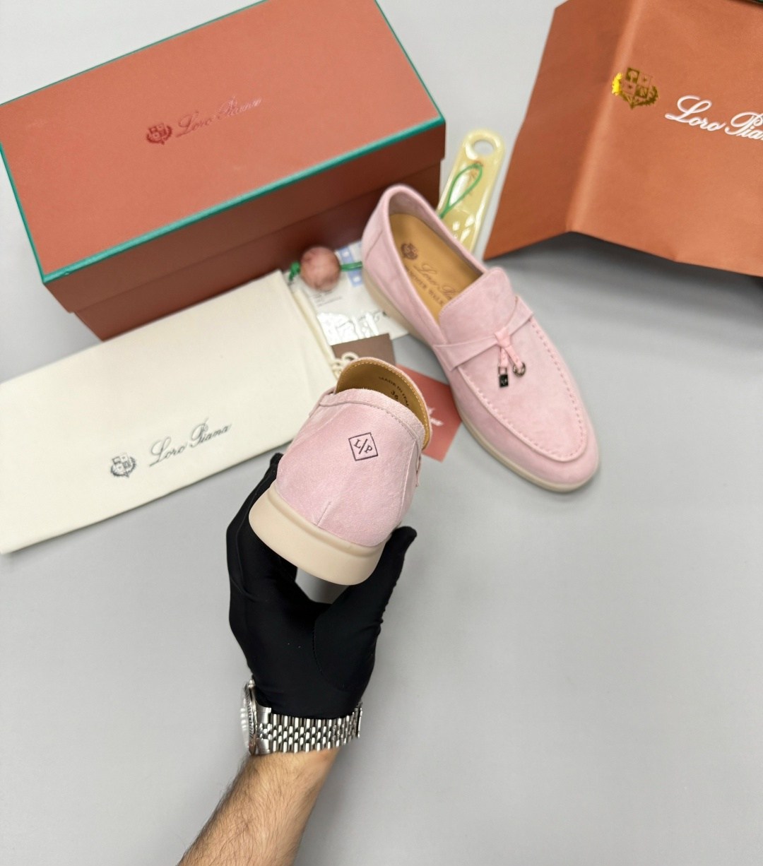 лоферы женские loro piana,лоферы loro piana,замшевые лоферы loro piana,замшевые лоферы лоро пиана в бежевом цвете,лоферы из натуральной замши loro piana premium shoes