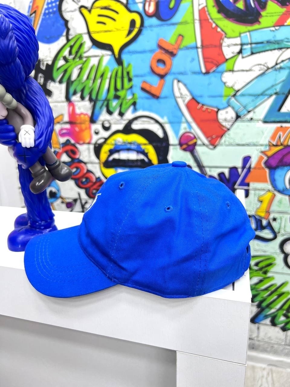 бейсболка polo ralph lauren,кепка polo ralph lauren,синяя бейсболка polo ralph lauren,kaws фигурка,кепка поло ральф лорен