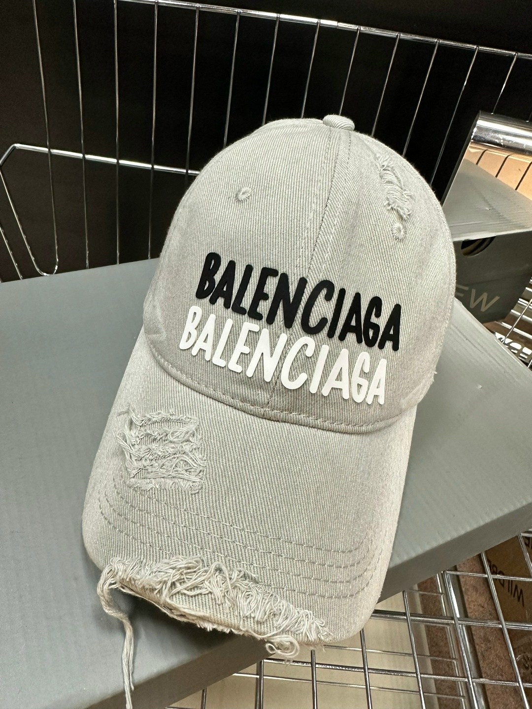 бейсболка balenciaga,бейсболка баленсиага мужская,белая кепка баленсиага,кепка баленсиага,стильная бейсболка