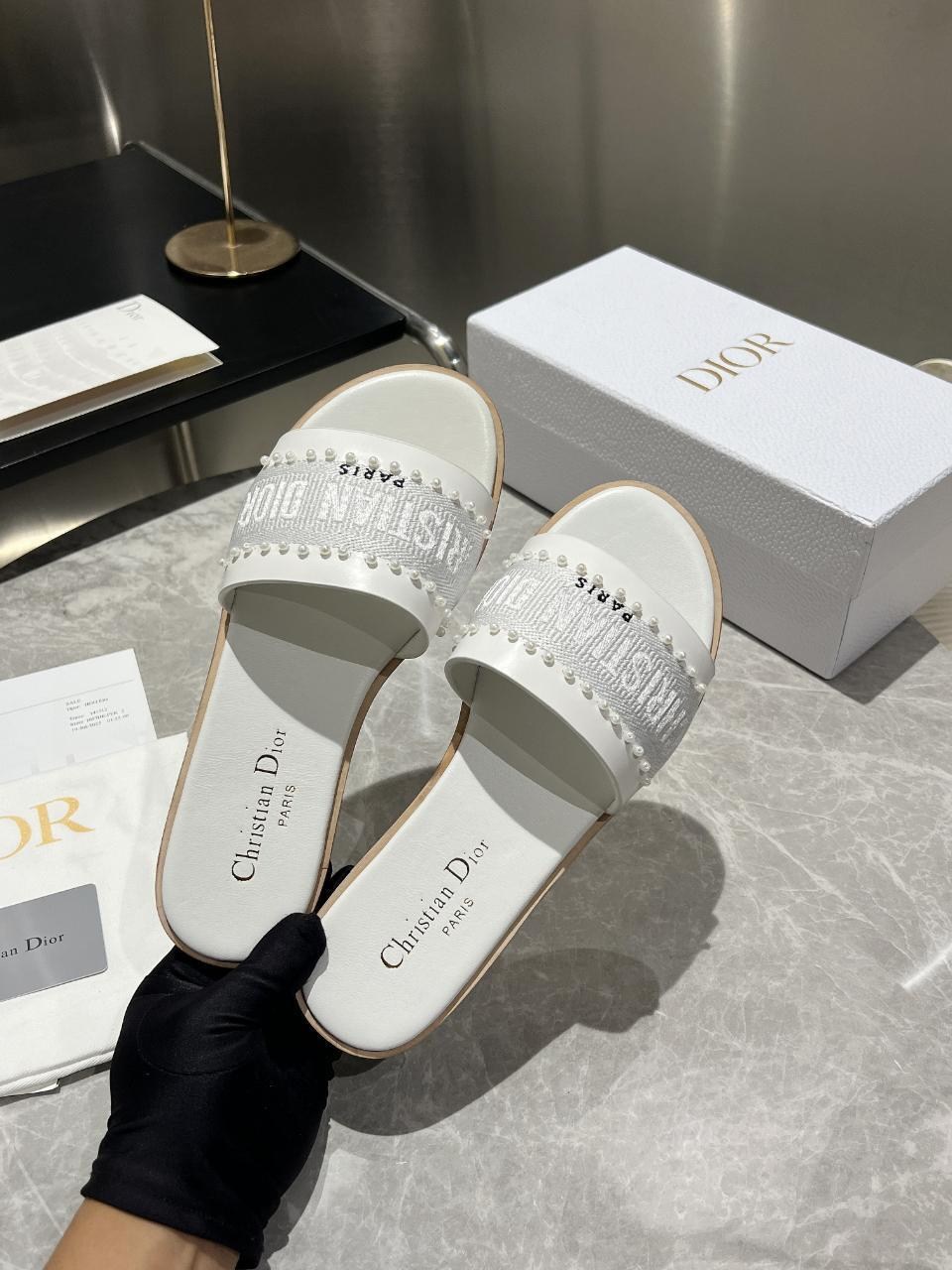 шлепанцы кристиан диор,сандалии dior,шлепанцы christian dior,женские шлепанцы,шлепанцы женские christian dior