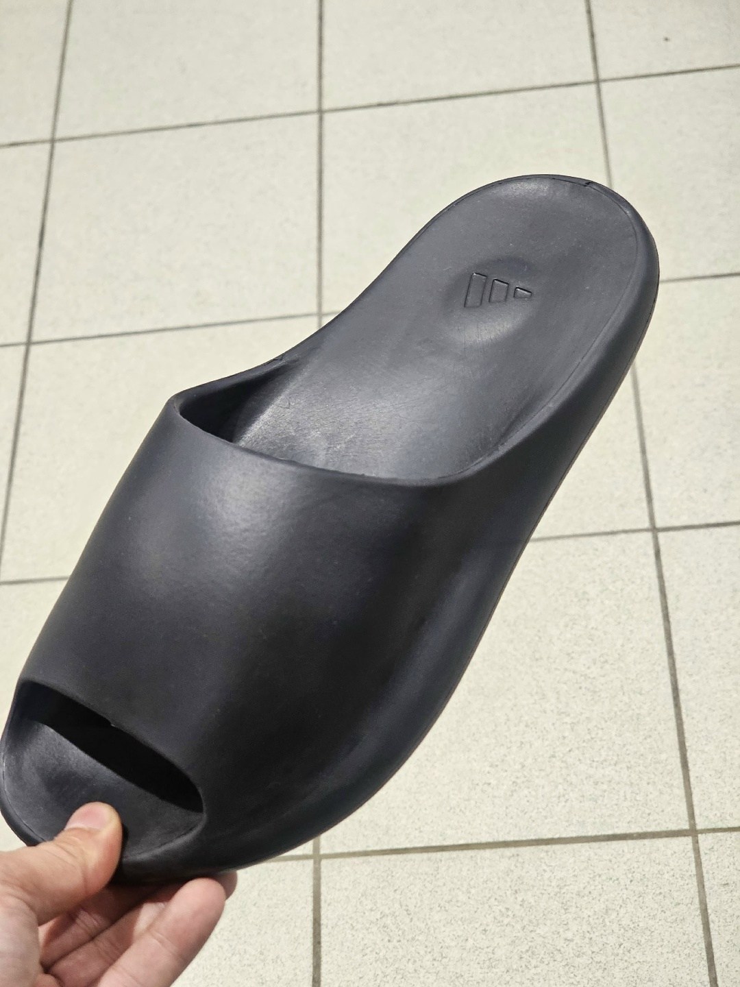 ,adidas yeezy slide,шлепанцы adidas yeezy slide,шлепанцы женские,модные тапочки